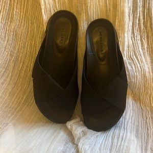 Platform sliders size 7upper stain/ leather